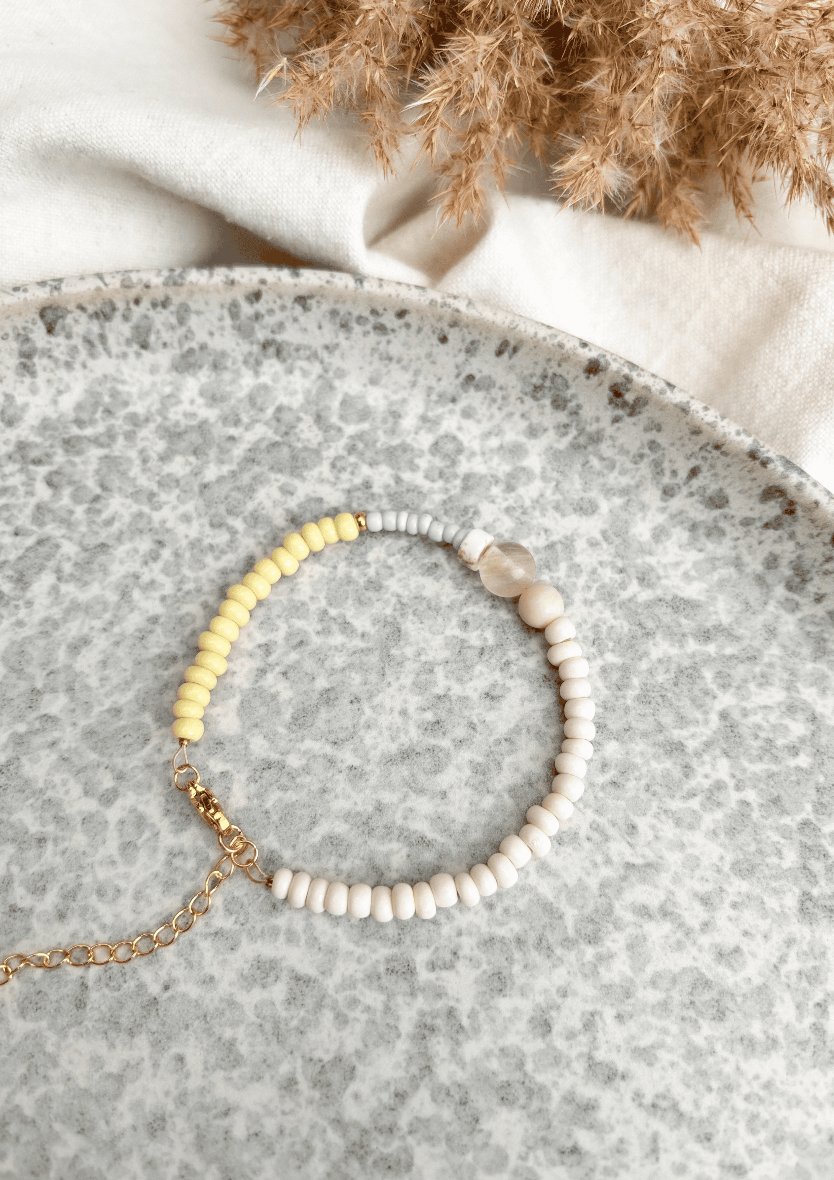 Perlenarmband ''Celia'' | butter yellow/light blue | Allerliebst - Bild 2