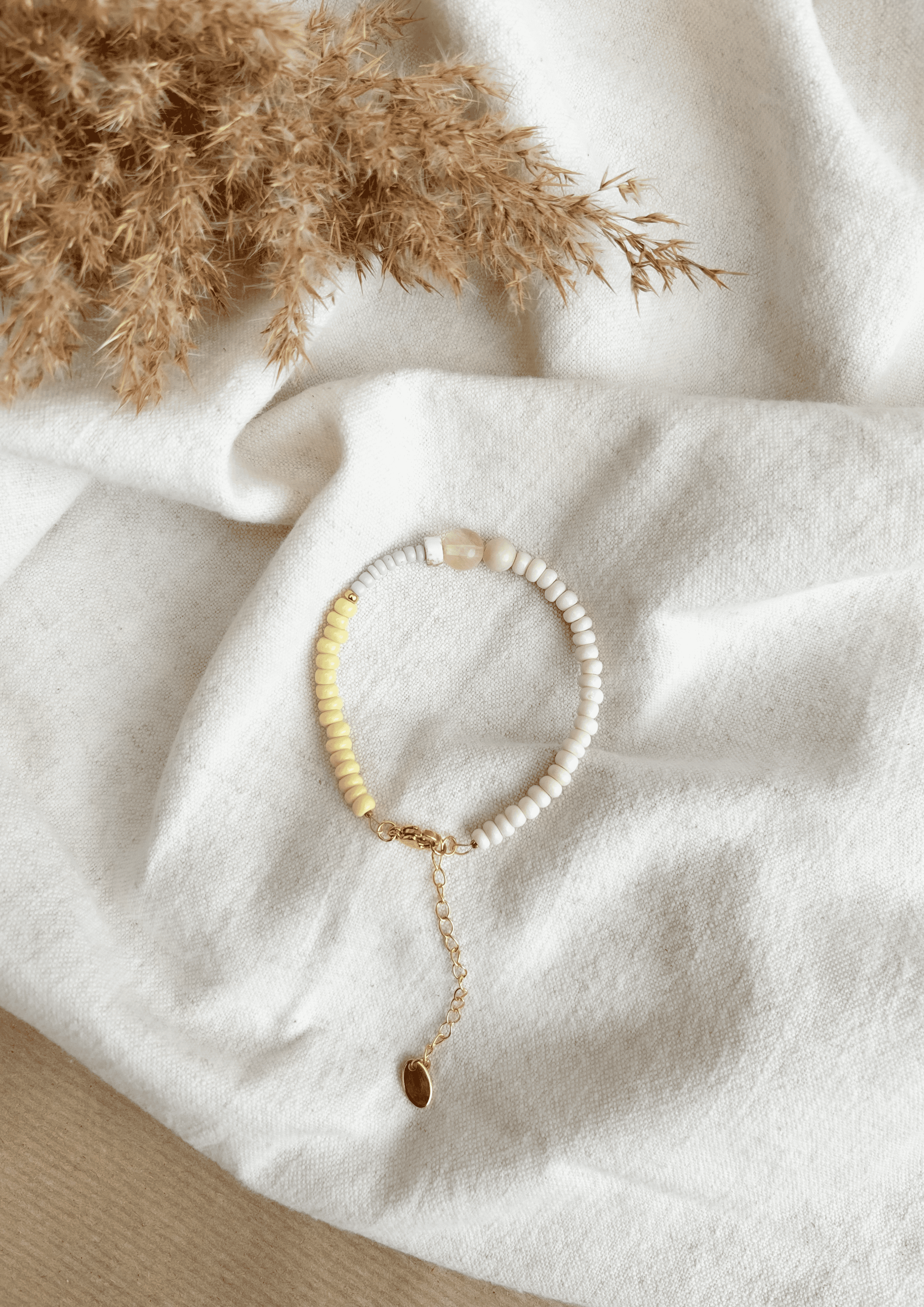 Perlenarmband ''Celia'' | butter yellow/light blue | Allerliebst - Bild 3