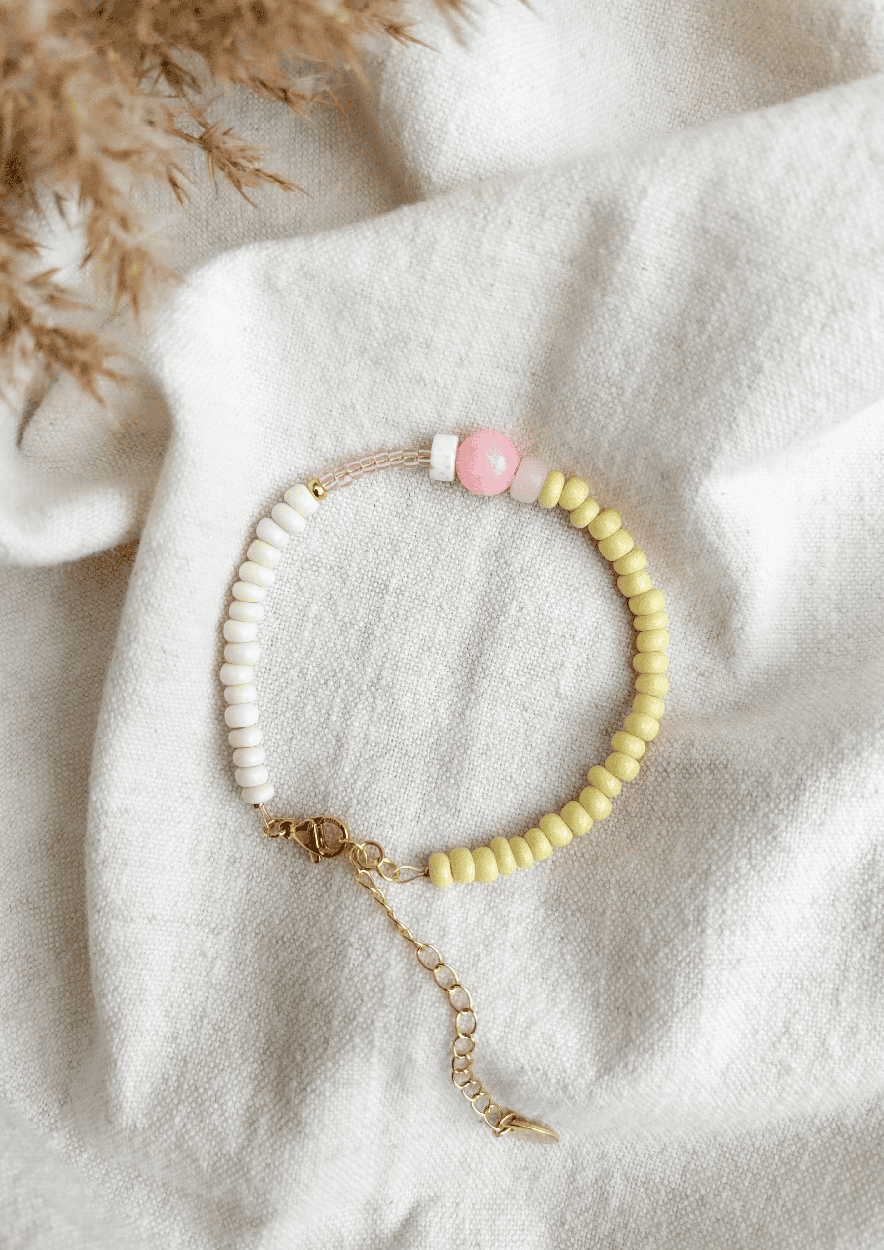 Perlenarmband ''Mia'' | butter yellow/pink | Allerliebst - Bild 2
