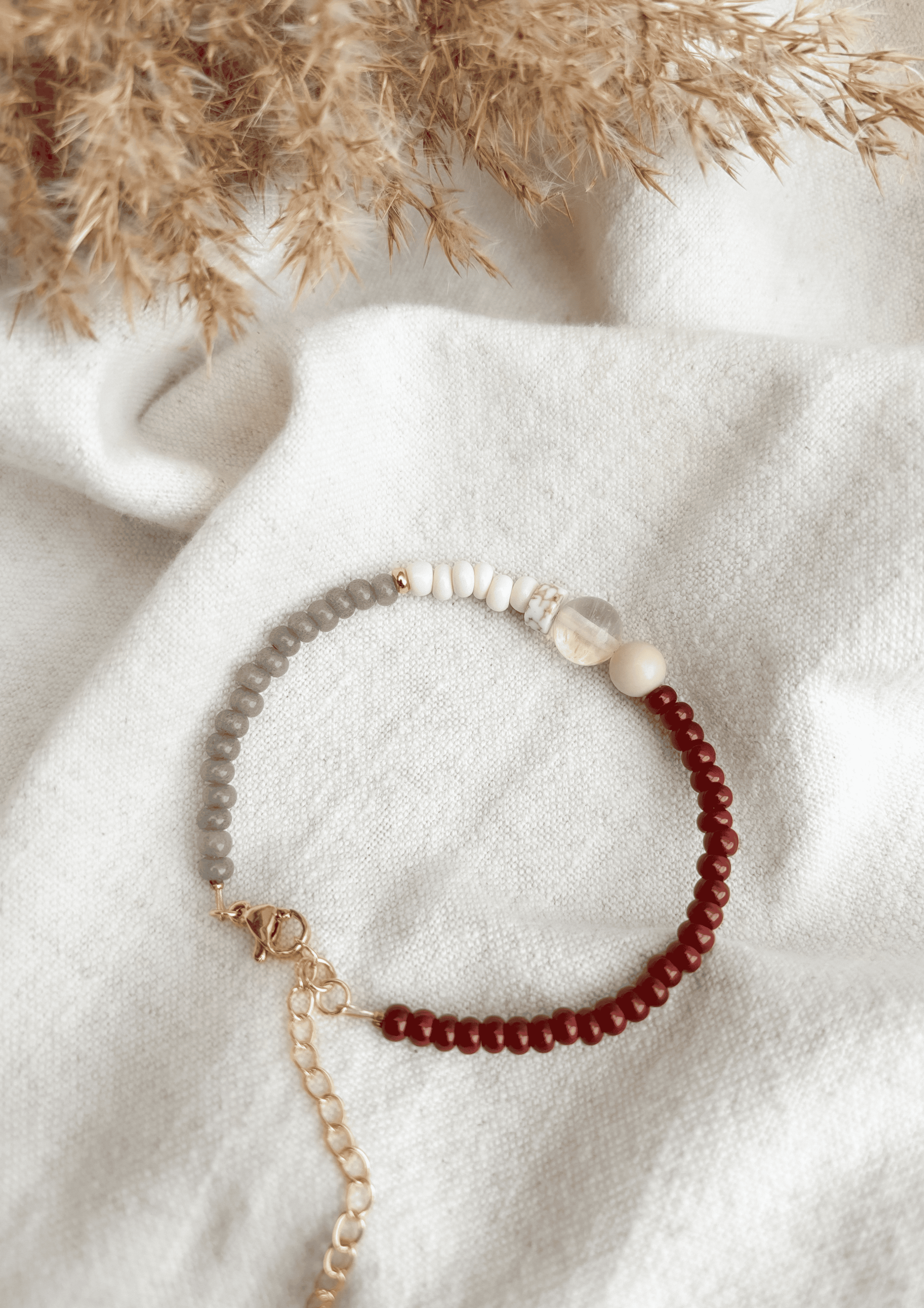 Perlenarmband ''Yara'' | dunkelrot/stone | Allerliebst - Bild 3