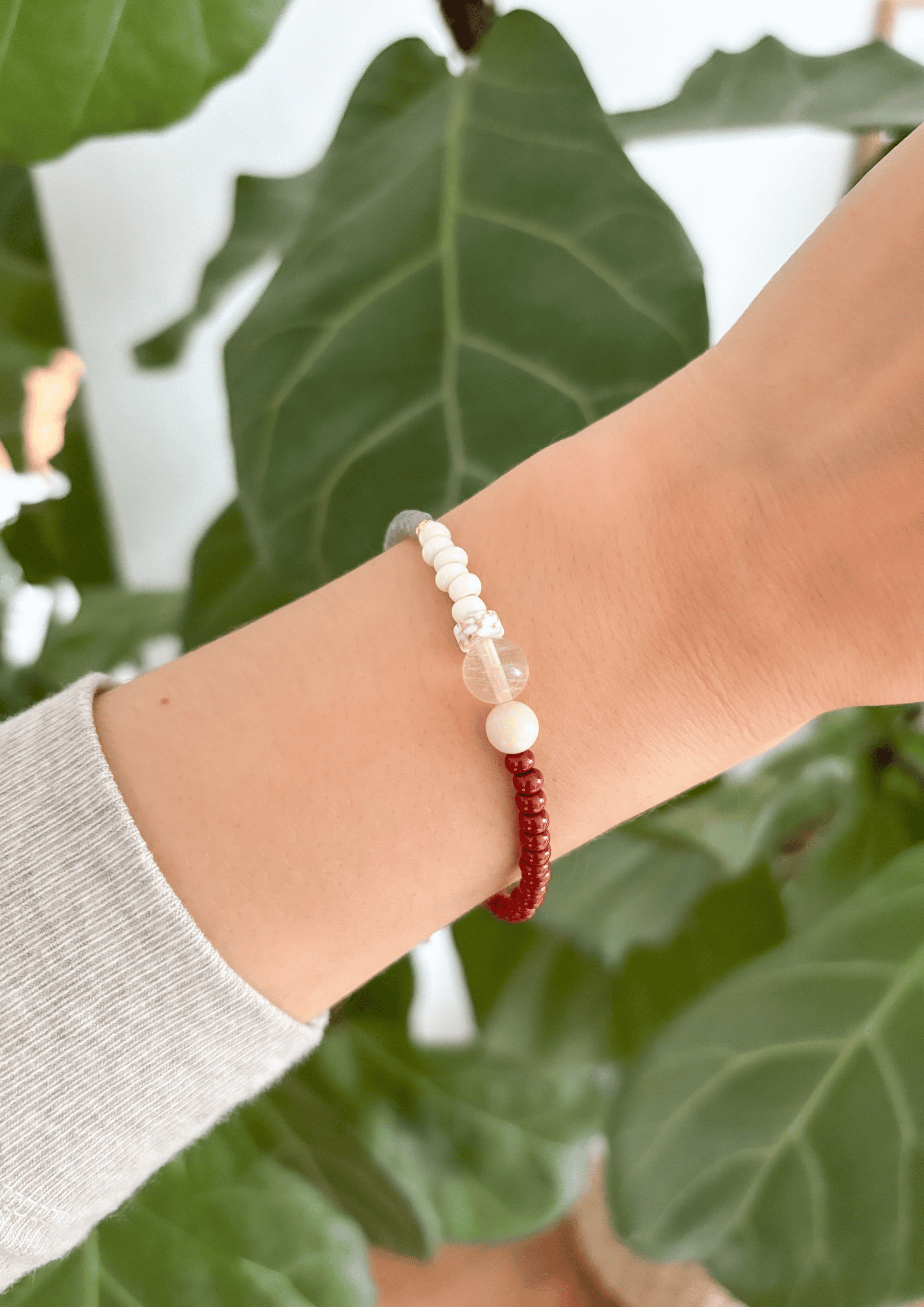 Perlenarmband ''Yara'' | dunkelrot/stone | Allerliebst - Bild 4