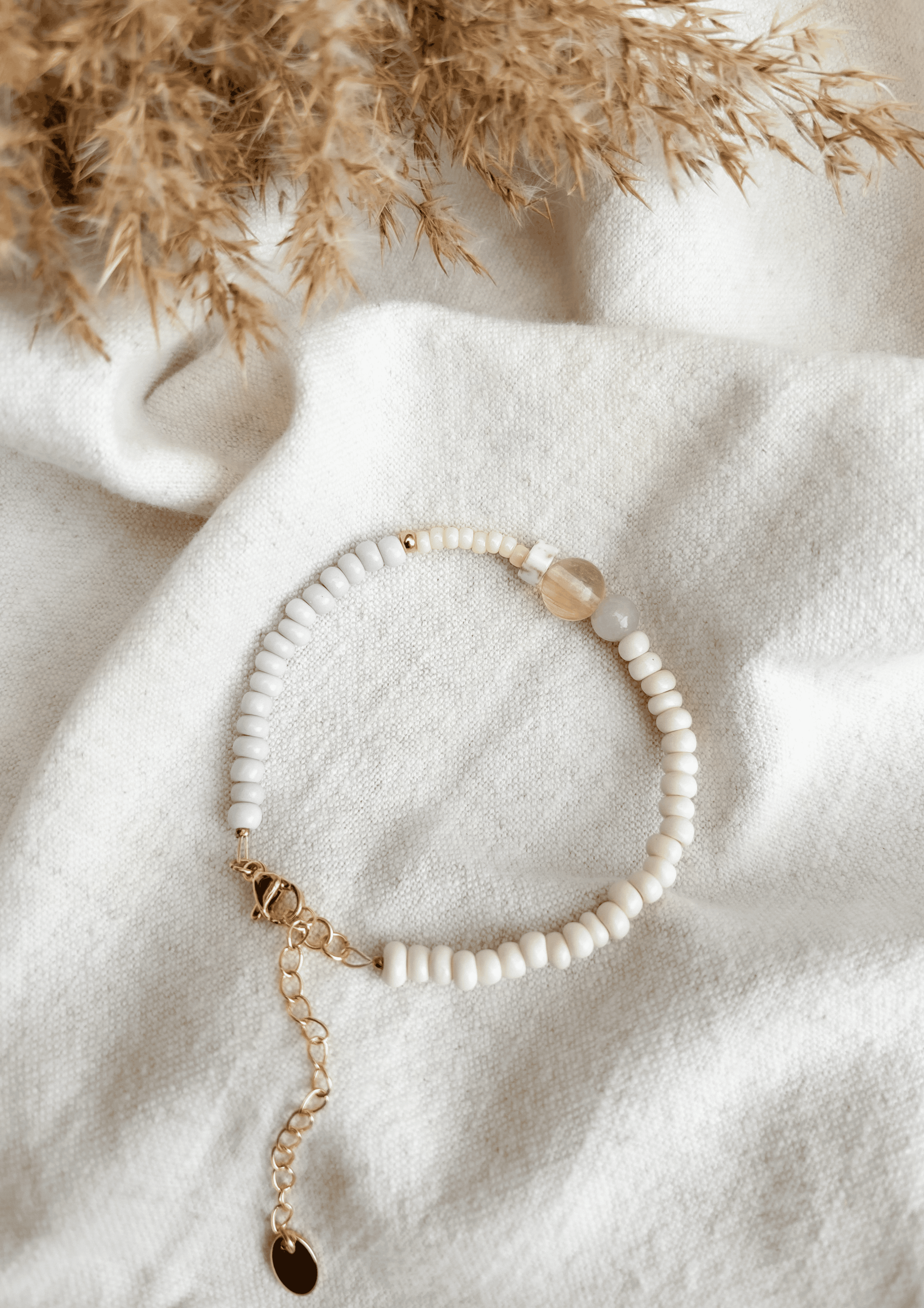 Perlenarmband ''Frieda'' | flieder/butter yellow | Allerliebst - Bild 3