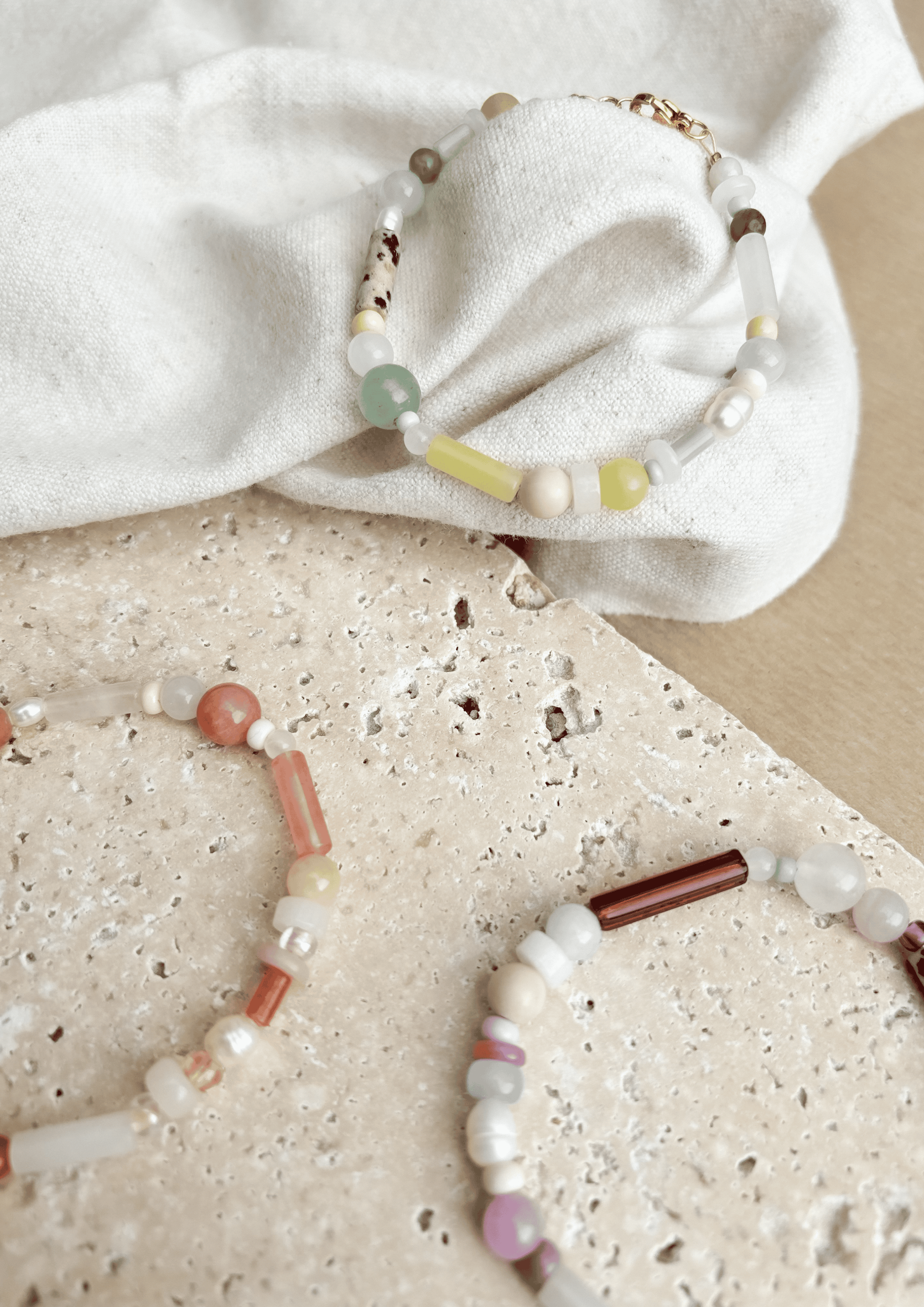 Perlenarmband ''Annelie'' | flieder/hellblau | Allerliebst - Bild 9