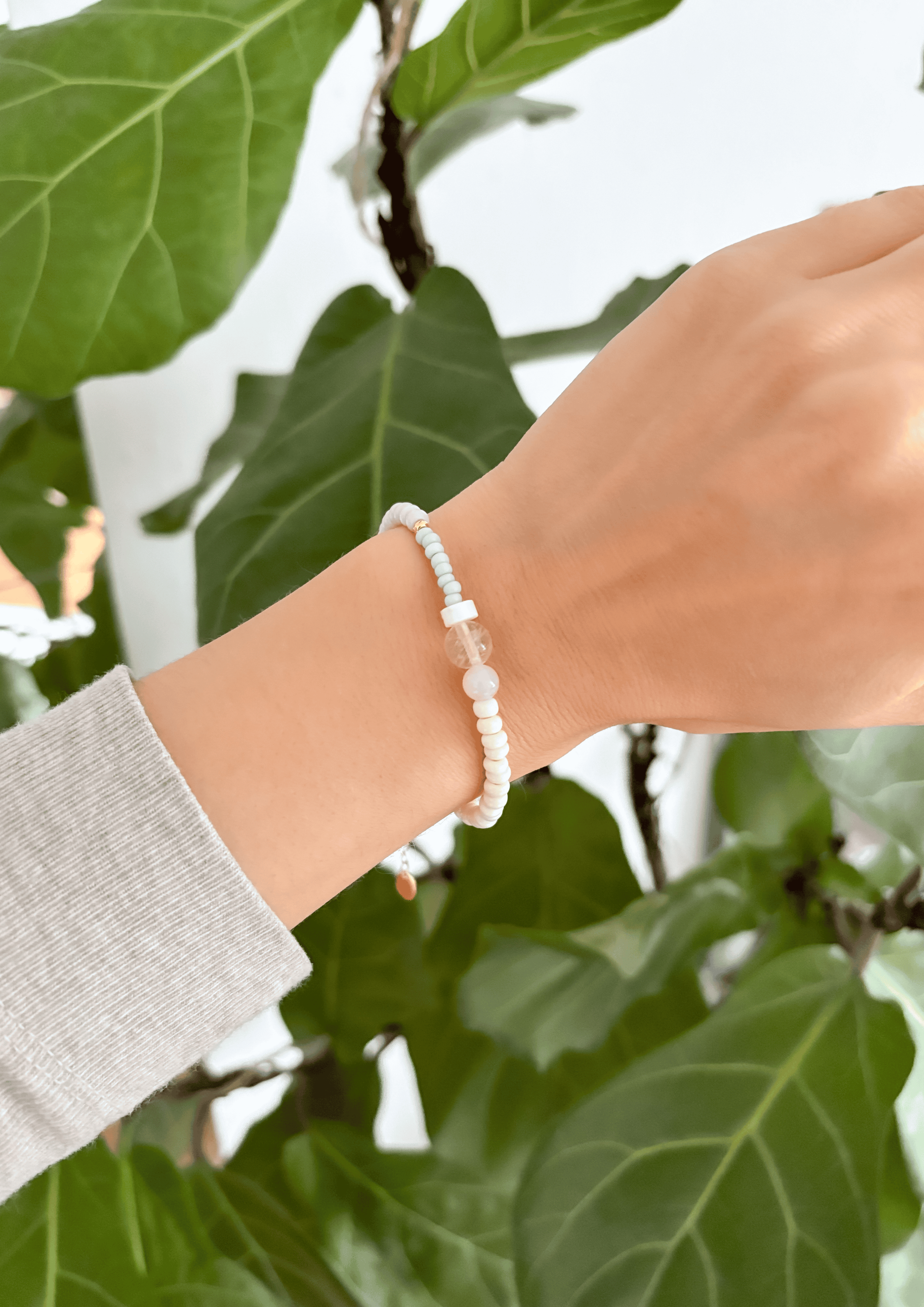 Perlenarmband ''Suri'' | flieder/light blue | Allerliebst - Bild 4