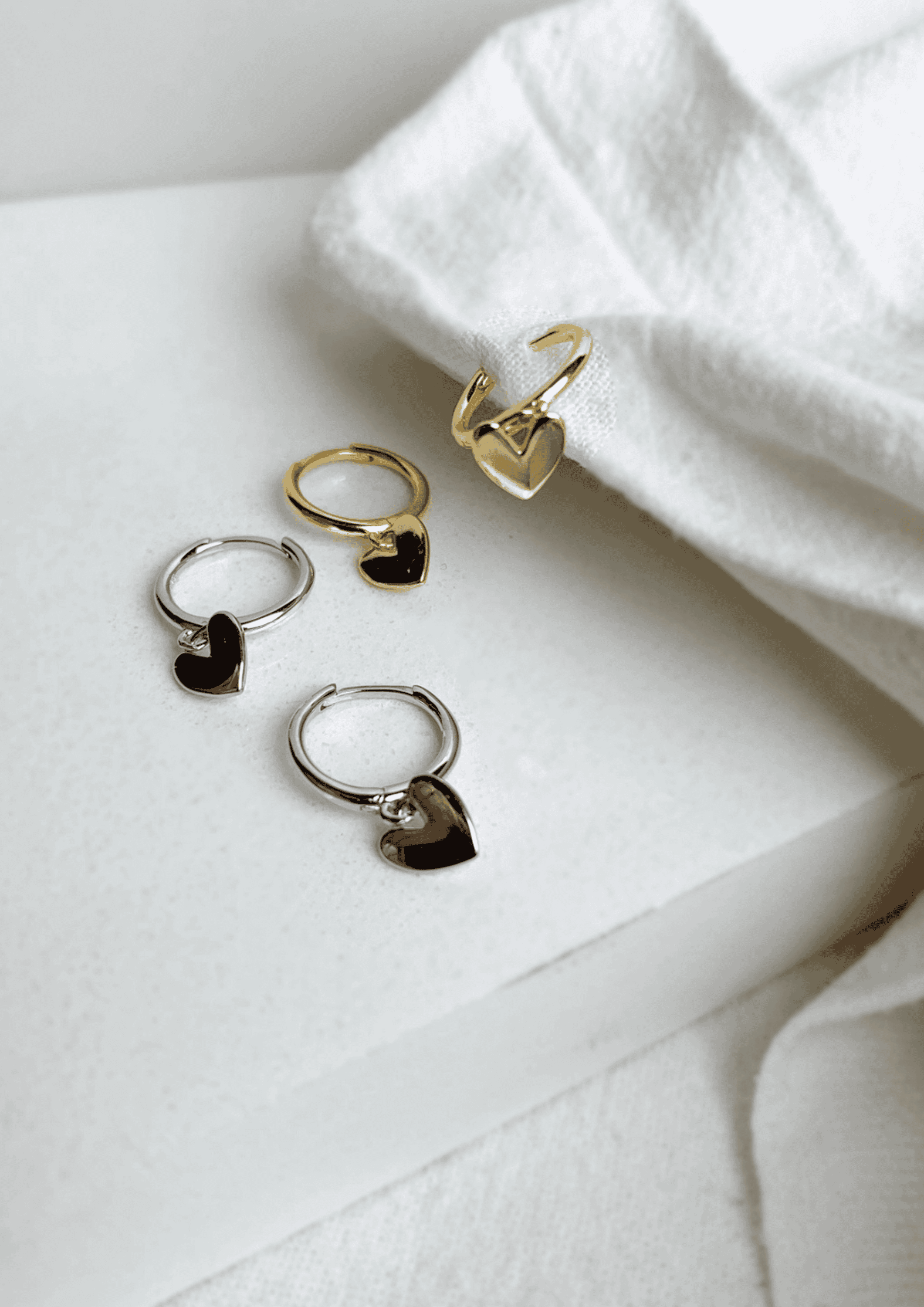 Heart Charm Creolen "Valentina" | gold | Love Local Jewelry - Bild 4