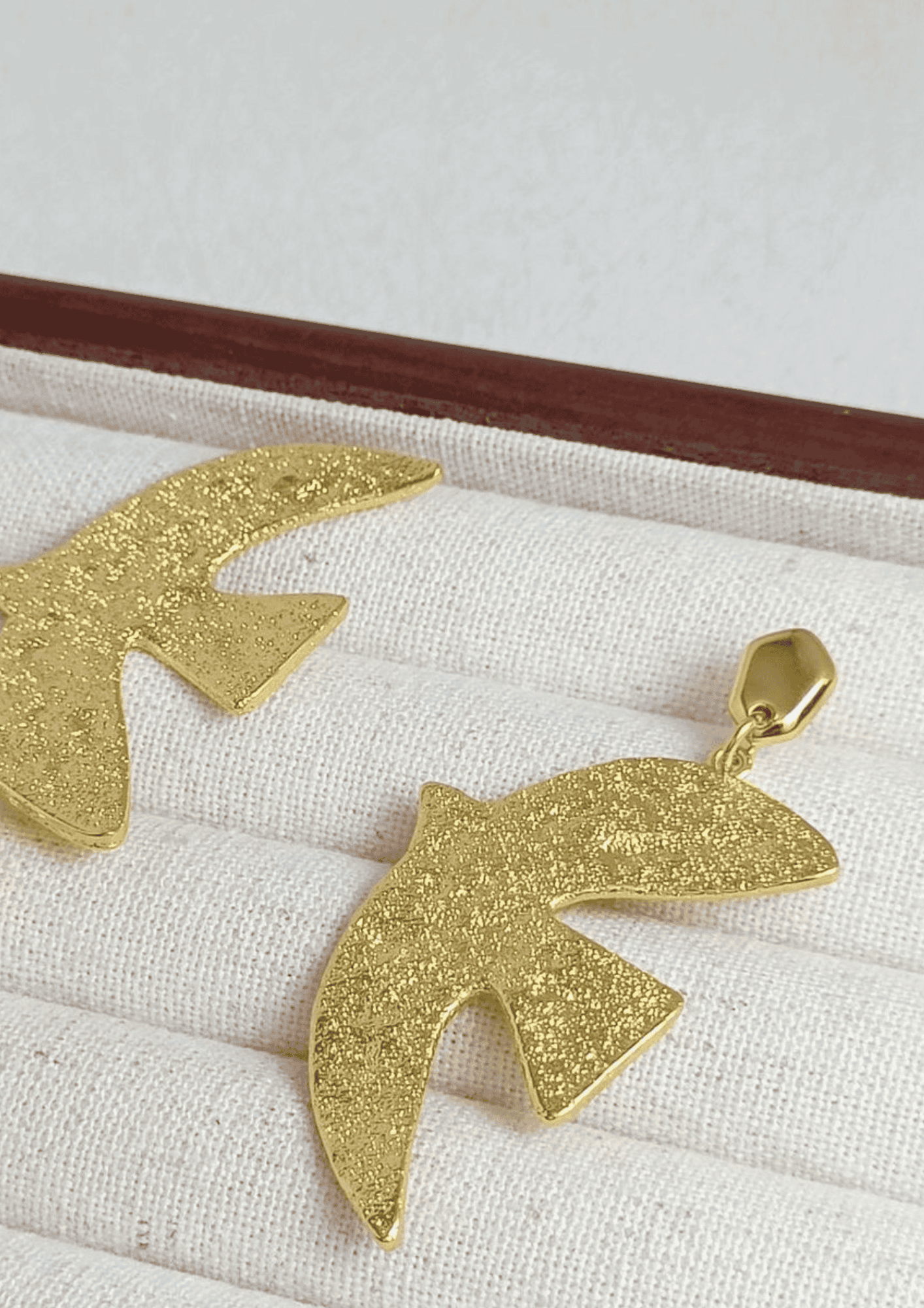 Statement Ohrringe "Dove" | gold | CICI'DE JEWELRY AMSTERDAM - Thumbnail-Bild 5