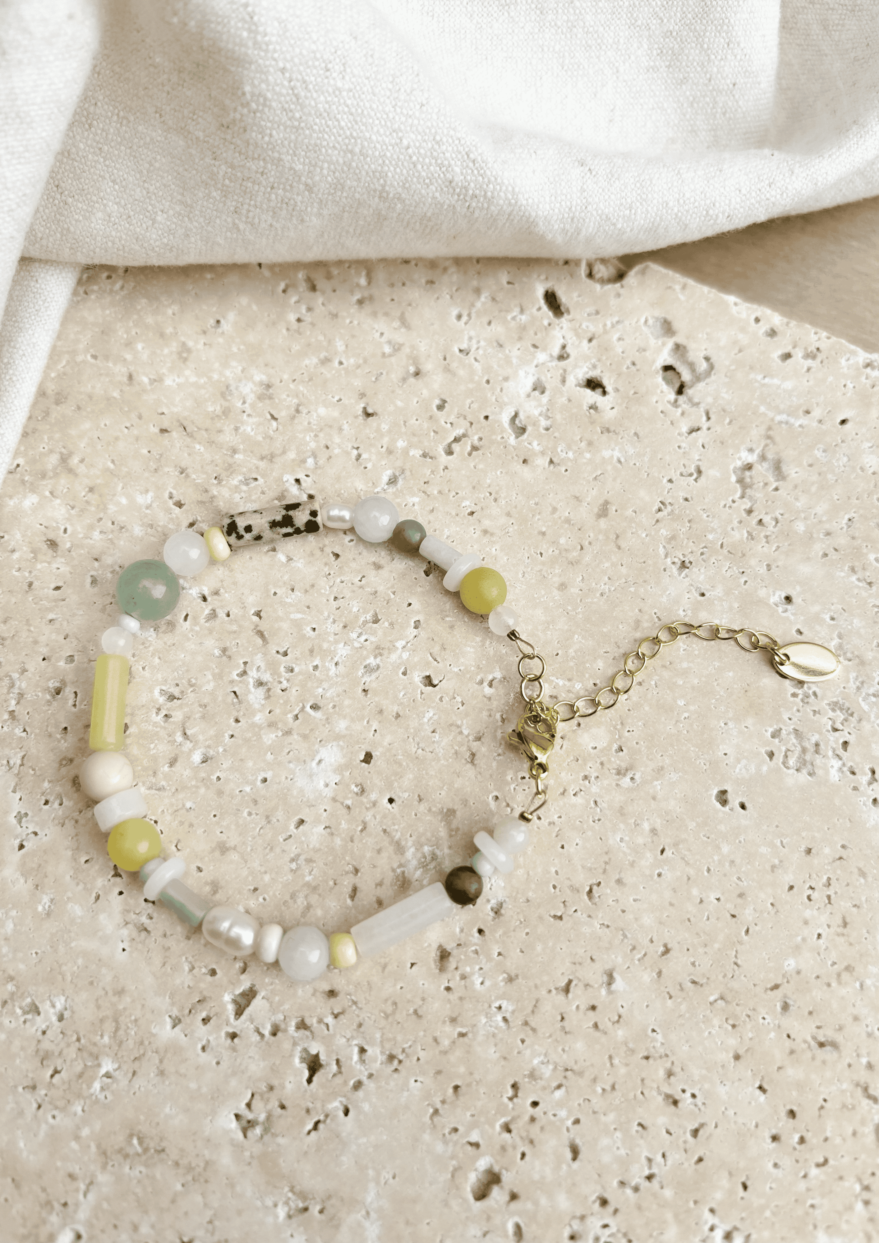 Perlenarmband ''Faye'' | grün/lime | Allerliebst - Bild 2